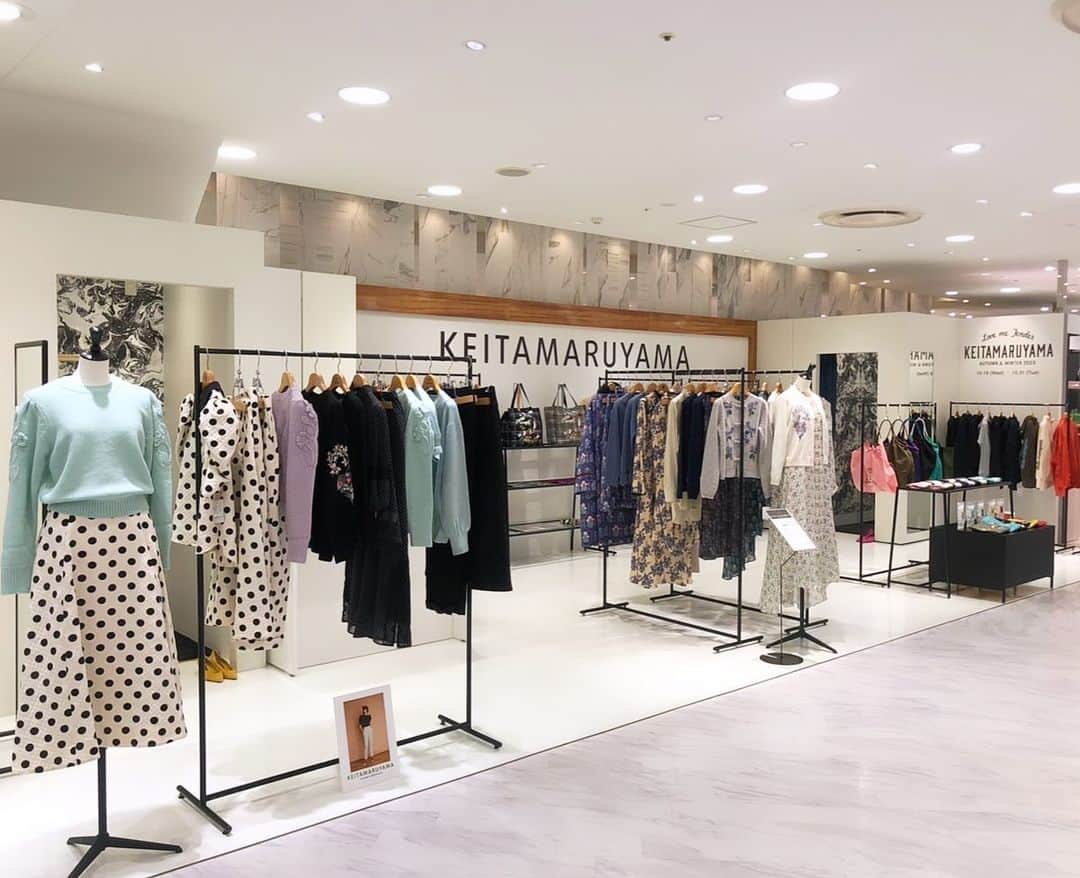 丸山敬太のインスタグラム：「\ 本日初日！/  . <KEITA MARUYAMA 2023AW NAGOYA TAKASHIMAYA POP UP>  名古屋タカシマヤにて、2023秋冬コレクション「 Love Me Tender 」のポップアップイベントを開催いたします。  会期：10/18(水)〜10/31(火) 場所：JR名古屋タカシマヤ ４階 特設会場1  2023秋冬の新作コレクションを豊富に取り揃え、期間限定でご紹介いたします。  この機会にぜひお立ち寄りください。  #keitamaruyama  #ケイタマルヤマ #名古屋タカシマヤ #名古屋POPUP #lovemetender #23aw」