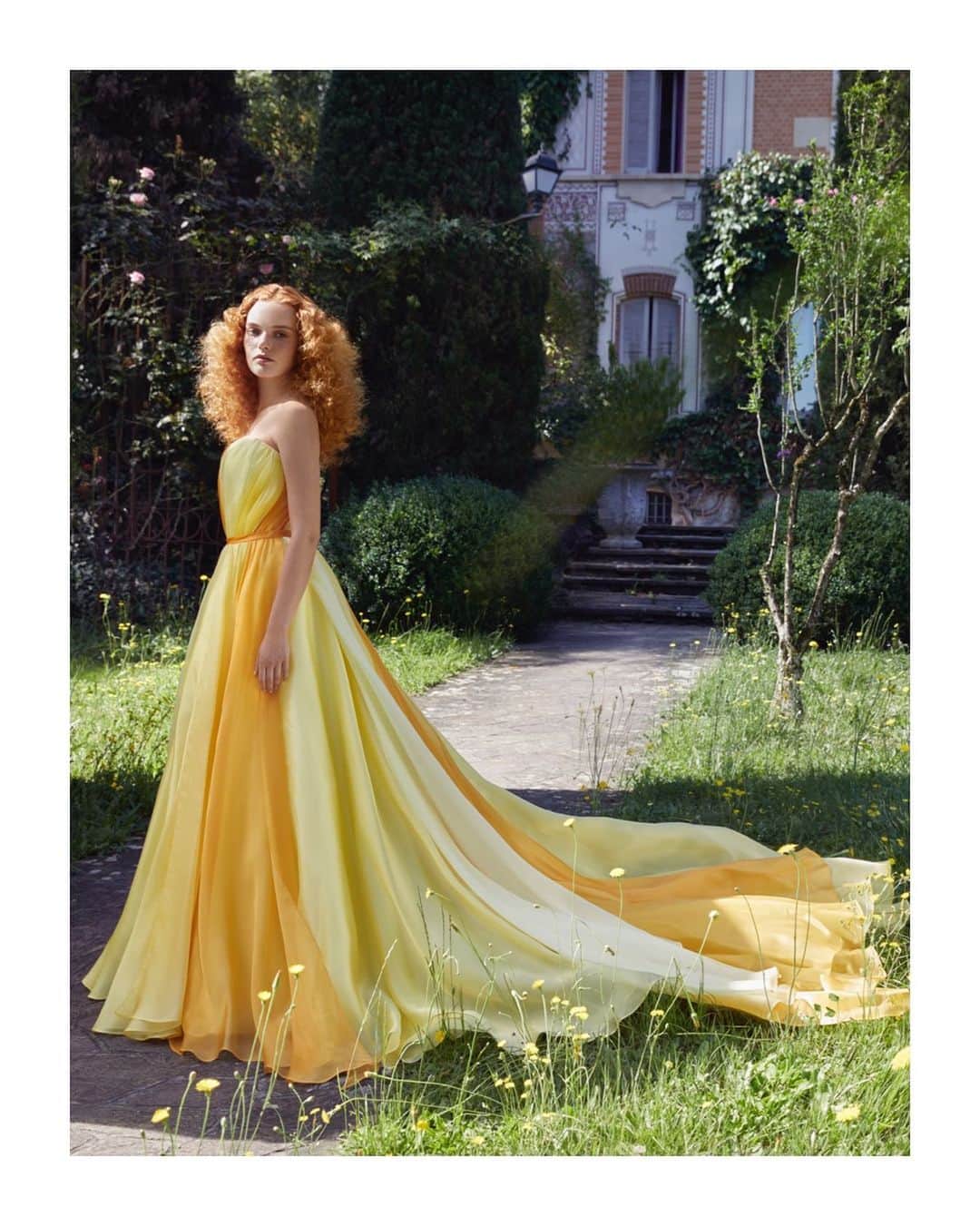 NOVARESE Dress Officialのインスタグラム：「⁡ 濃淡のイエローを組み合わせたオーガンジーのドレスです 何枚ものパネルで構成されたスカートが印象的です ⁡ お問い合わせ、試着予約は、お近くのノバレーゼまで ⁡ Dress: EPNV111 (Novarese) @novaresewedding  ⁡ #ノバレーゼウエディング #ノバレーゼ #ノバレーゼドレス #プレ花嫁 #東京花嫁 #関西花嫁 #名古屋花嫁 #広島花嫁 #福岡花嫁 #ウエディングドレス #ノバレーゼ花嫁 #novaresewedding #novarese #novareseexclusive」