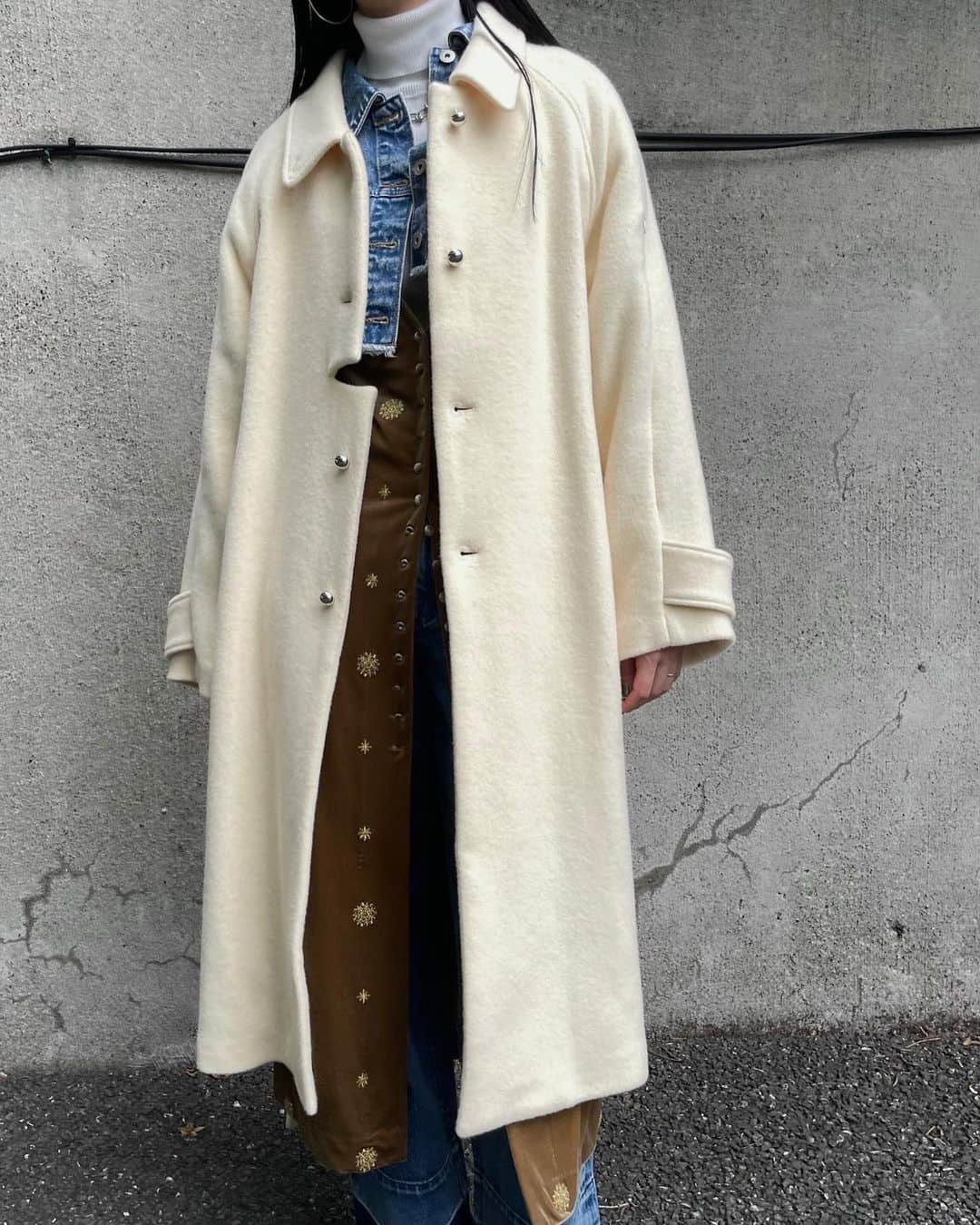 Ameri VINTAGE LUMINE SHINJUKUさんのインスタグラム写真 - (Ameri VINTAGE LUMINE SHINJUKUInstagram)「.   Coming soon———  10/20(Fri)release  SOFT WOOL BAL COLLAR COAT (01320760730) ￥46,200 tax in  アイボリー/ブルー/ブラック S.Mサイズ  @aym__319 174cm Mサイズ着用  @amerivintage #amerivintage  #ameri #ameri_staffsnap #ameri2023autumnwinter」10月18日 16時50分 - ameri_shinjuku