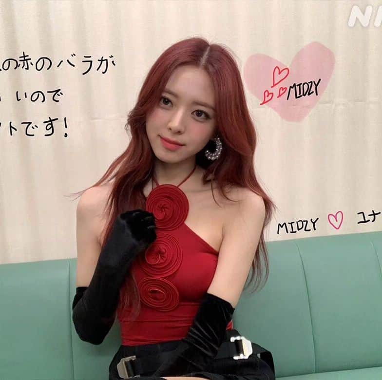 ユナのインスタグラム：「Red is her color  #ITZY #있지 #YUNA #유나 #kpop」