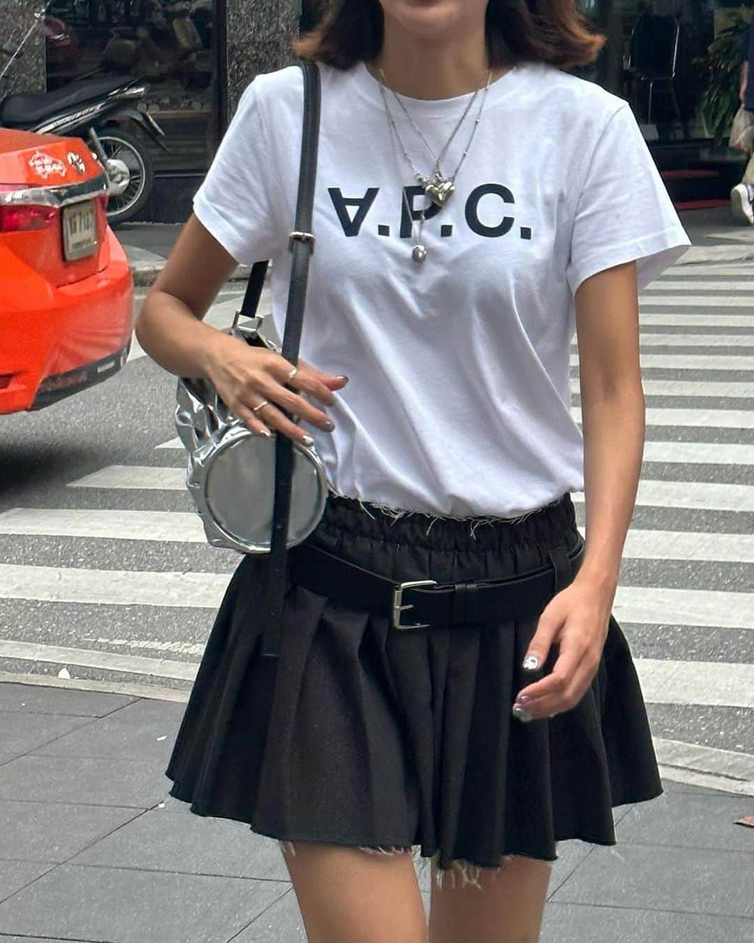 アーペーセーのインスタグラム：「@vanmalinee wears the iconic V.P.C. t-shirt.  #APCparis」