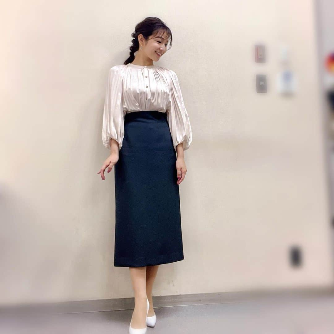 長野美郷さんのインスタグラム写真 - (長野美郷Instagram)「先日のプライムニュースたち😇✨  1枚目 @laveille_by_superiorcloset  2枚目 @lounie_jp  ヘアも格子柄に合わせて作っていただきました✨ #お揃い  なんと、プライムニュース、 10月から「立つ」場面がいくつかあるのです🥹 なんと、ボトムスが…映ります🥹  ただ、慣れって怖いもので、ぽけっとしてると立ちそびれるので しばらく緊張感MAXでお送り中です😇✨  #プライムニュース #新しくなってお送り中 #📺 #primenews」10月18日 17時05分 - misato_nagano_1127