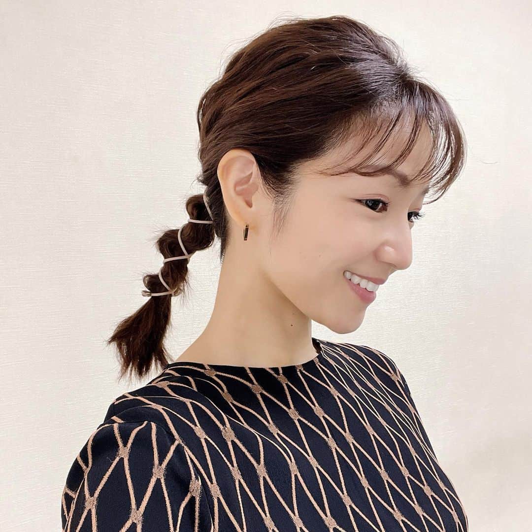 長野美郷さんのインスタグラム写真 - (長野美郷Instagram)「先日のプライムニュースたち😇✨  1枚目 @laveille_by_superiorcloset  2枚目 @lounie_jp  ヘアも格子柄に合わせて作っていただきました✨ #お揃い  なんと、プライムニュース、 10月から「立つ」場面がいくつかあるのです🥹 なんと、ボトムスが…映ります🥹  ただ、慣れって怖いもので、ぽけっとしてると立ちそびれるので しばらく緊張感MAXでお送り中です😇✨  #プライムニュース #新しくなってお送り中 #📺 #primenews」10月18日 17時05分 - misato_nagano_1127