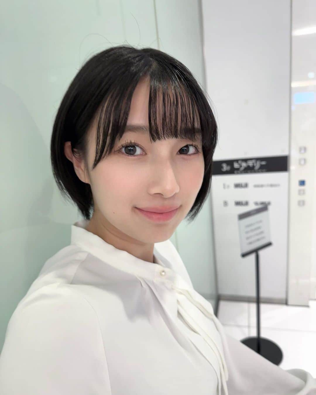 安部若菜さんのインスタグラム写真 - (安部若菜Instagram)「暇さえあれば、ひとり映画🎞️  今回見たのはこれです👀 このシリーズ、毎回クオリティ高くて大好き！  皆さんは、ホラー映画お好きですか？  #映画#ホラー映画」10月18日 18時50分 - _wakapon_