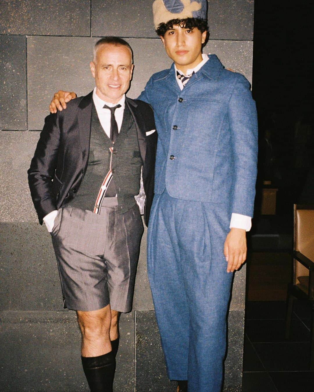 けみおさんのインスタグラム写真 - (けみおInstagram)「A night with @thombrowne ^_−☆   大好きなトム ブラウンが記念すべき20周年、そして青山店が10周年を迎えました💙昨夜はお店にお邪魔したりディナーにご招待いただき、トムブラウンにもお会いできてちょー眠れない興奮ナイトでした！青山店ではアーカイブルックが見れたりスペシャルなブランドブックが発売されてるみたい✨  　#thombrowne20 　#thombrowne 　#トムブラウン 　#PR」10月18日 17時27分 - mmkemio