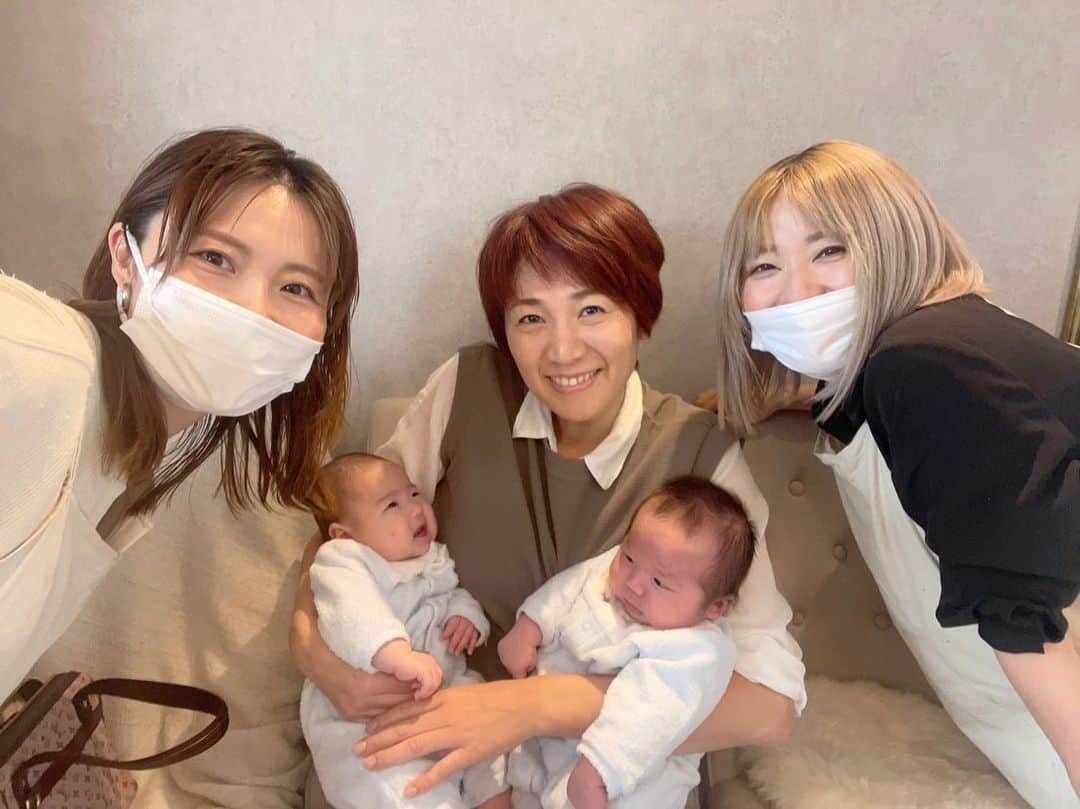 高橋みゆきのインスタグラム：「ネイル💅チェーンジ🎶 そして色ちゃん姉妹のベビーに癒された〜🥰姉妹でほぼ同じ時期に出産🤰🤰男の子と女の子❤️ただただ可愛い🥹」