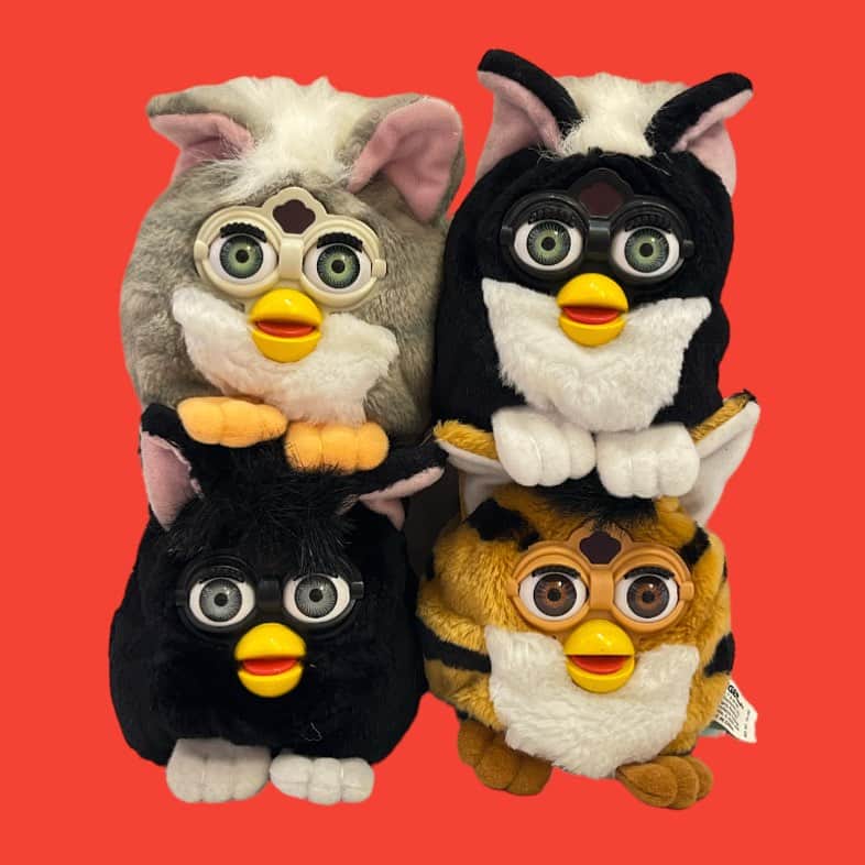 おもちゃやSPIRALのインスタグラム：「1999年　Vintage Furby plush入荷しました🐶🫧  中はビーズの触り心地でモフモフしていて可愛いです🤩」