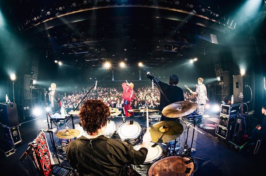 HIROSHIさんのインスタグラム写真 - (HIROSHIInstagram)「響都超特急 TOUR 名古屋DIAMOND HALL GUEST：PassCode / 芋洗坂係長   芋洗坂係長歌も踊りもうましい面白かった♪ PassCodeもかっこよかった！ 最高な1日になりました♪ ありがとう♪  photo @ninjajon」10月18日 17時48分 - hirorinq