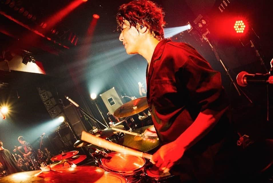 HIROSHIのインスタグラム：「響都超特急 TOUR 名古屋DIAMOND HALL GUEST：PassCode / 芋洗坂係長   芋洗坂係長歌も踊りもうましい面白かった♪ PassCodeもかっこよかった！ 最高な1日になりました♪ ありがとう♪  photo @ninjajon」