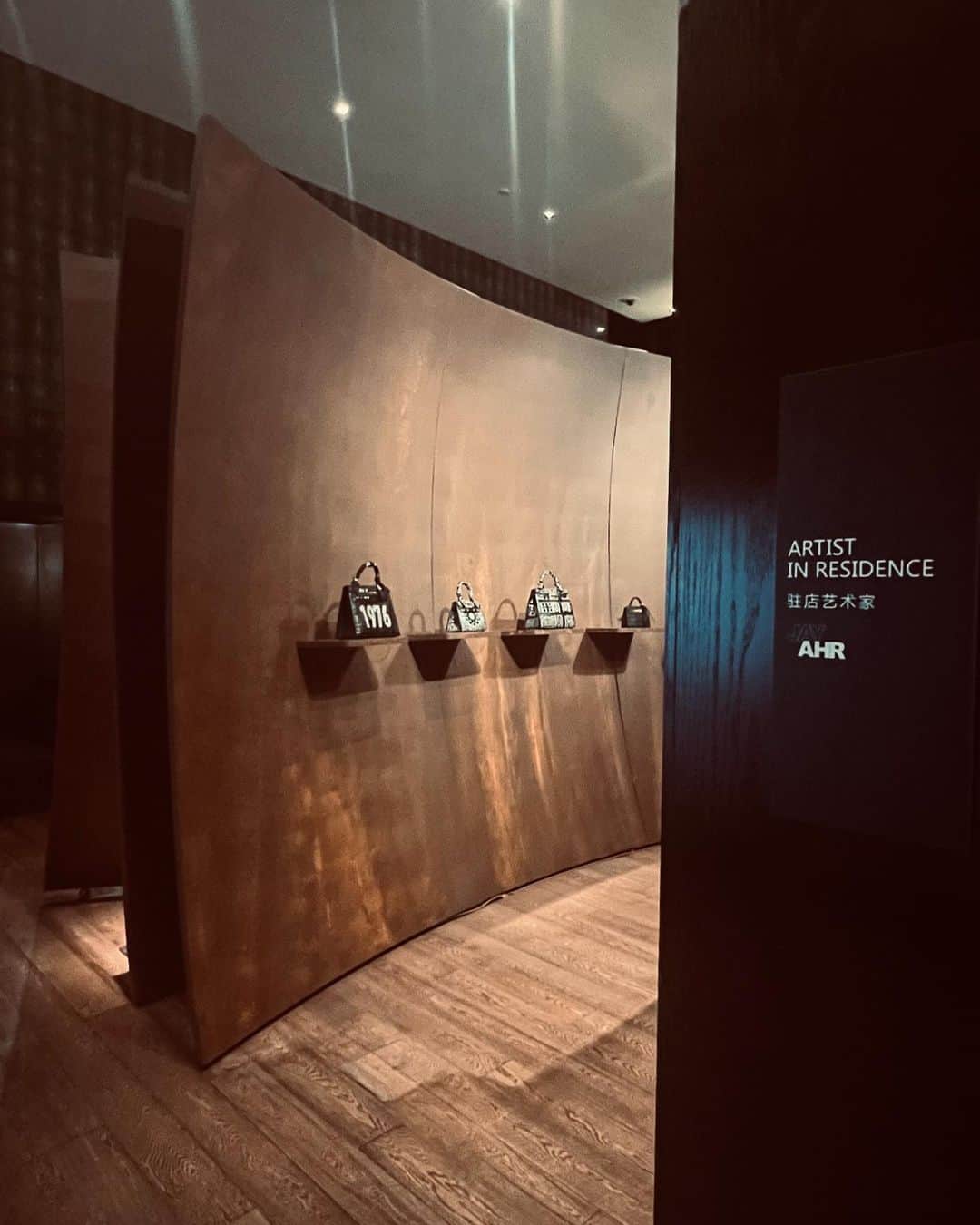 ジェイアーのインスタグラム：「Installation at the Puli Hotel in Shanghai  October 14th until November 12th 2023  The Vintage Iconic Hermes Bag Collection transformed by Jay Ahr  #hermes #jayahr #jonathanriss #kelly #birkin #HAC #hermes #embroidery #sustainable #Art #birkinbandana #hermesbandana #everyhumanisanartist #gangstahr #transformation #icons #takeami #weaving  #china #shanghai #hotelpuli」