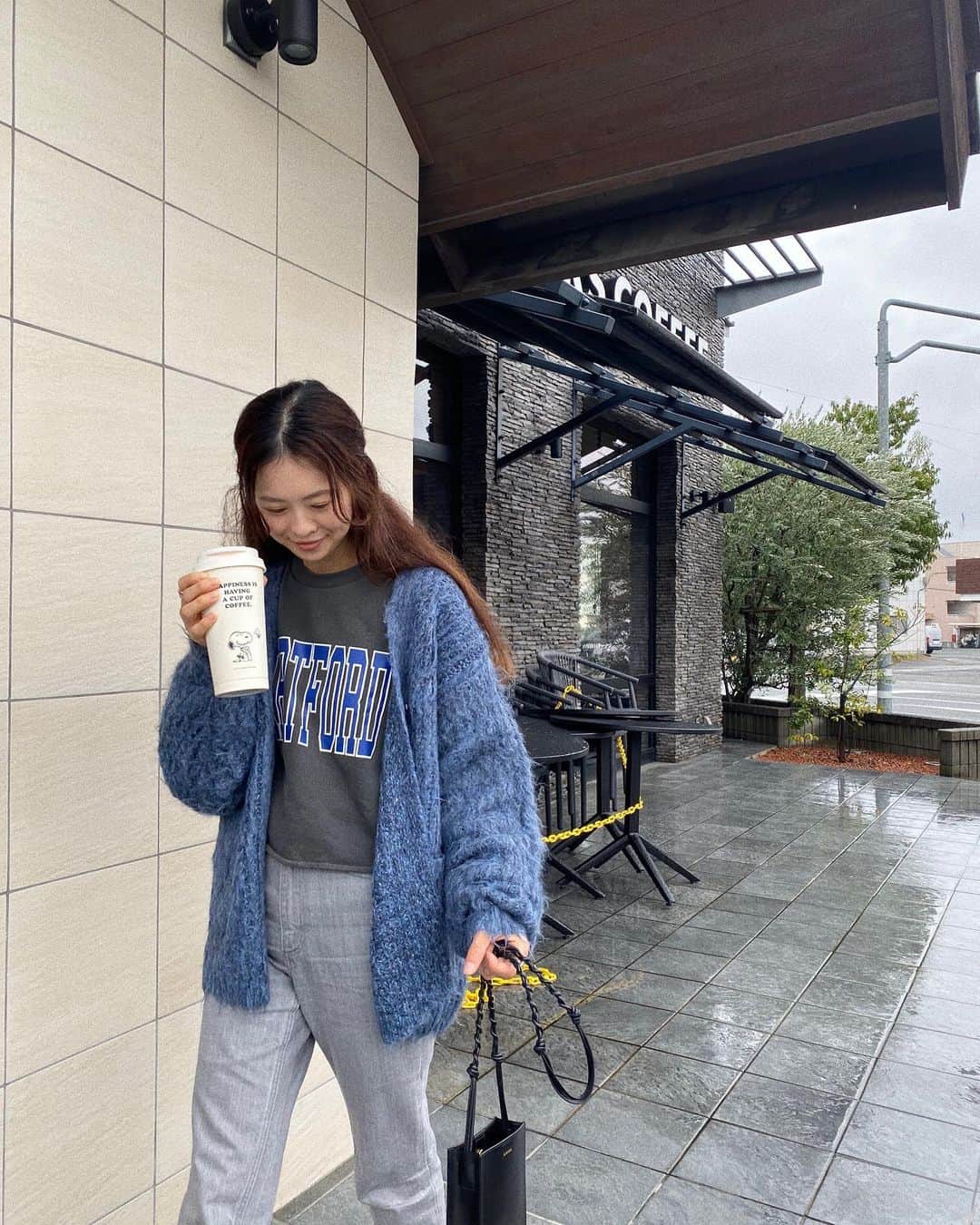 manamisotayutaのインスタグラム：「〻𝕔𝕠𝕣𝕕𝕚𝕟𝕒𝕥𝕖〻  @wego_official  のブラッシュニットガーデ♡ 一個前の投稿のカーディガン💙 くすみブルーがかわいい🫐  ちくちくしないし、ふわふわあったか♪ 今の時期ガーデはほんと便利！  @wego_zozo  でお得だよ♡  ＊ ＊ #pr#zozotown購入品 #zozotown  #wego#ウィゴー #ニットコーデ #ニットカーディガン #ママコーデ#アラフォーコーデ #大人カジュアル #大人コーデ#秋コーデ」