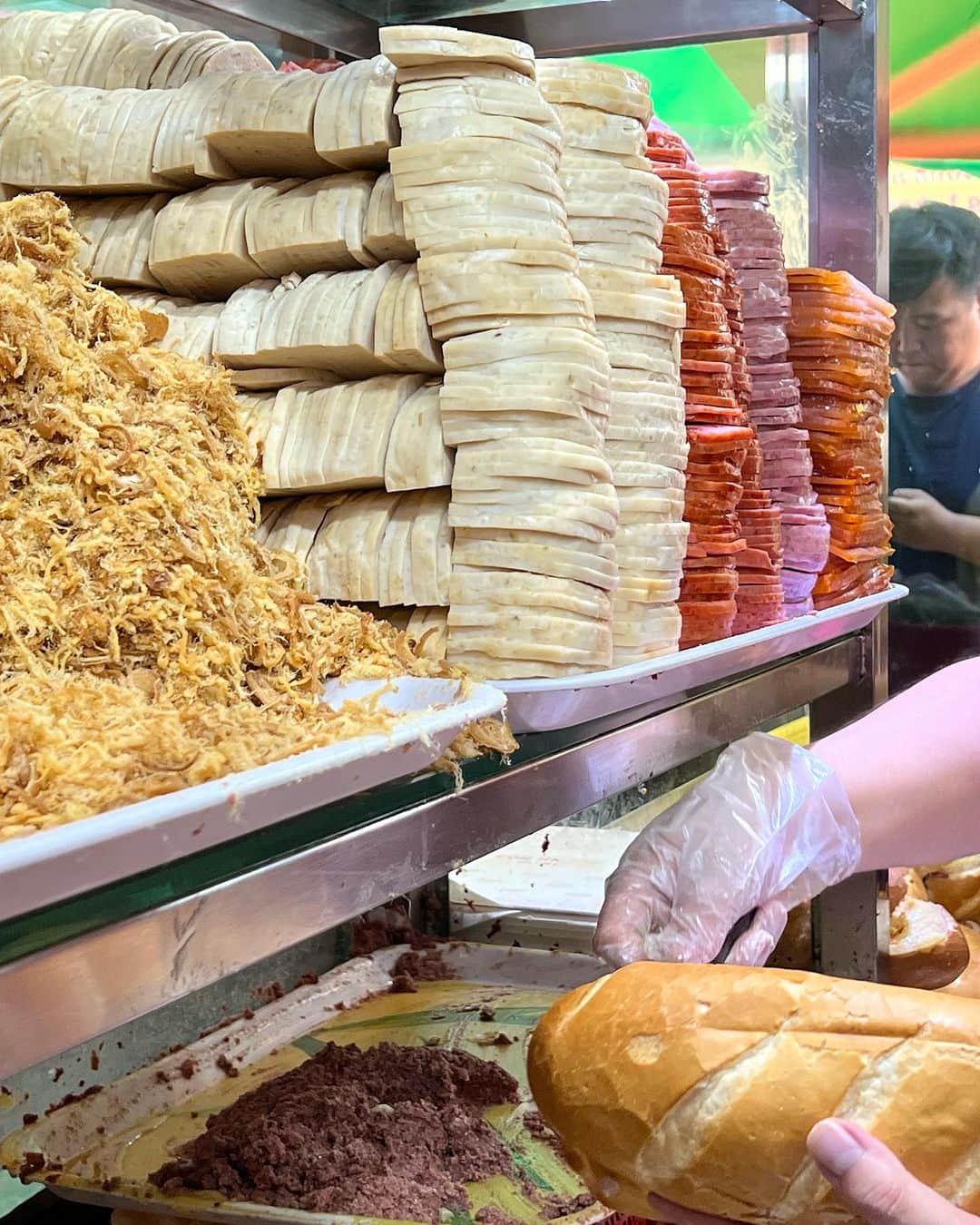ライナ・ホワンさんのインスタグラム写真 - (ライナ・ホワンInstagram)「This is the thicccest banh mi ...