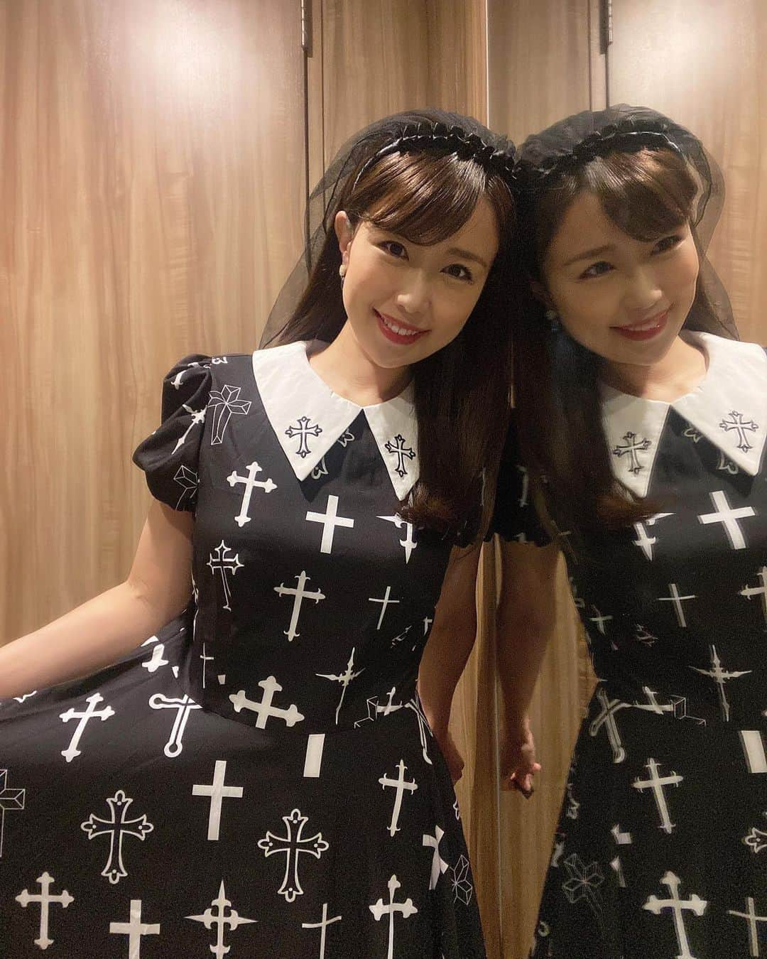 道岡桃子のインスタグラム：「❤️❤️❤️  ゴスロリっぽい服  一度着てみたかったのです！  ハロウィンなので許してください🎃💦  動画は恥ずかしいので、  メンバー様限定にしました😊笑　  今年のハロウィンパーティーは#SHEINhalloweenparty で決まり！ onepiece→rz2306121420261172 coupon→HallowsJP03 #ad #SHEINhalloweenparty #SHEINforAll #loveshein #ootd #ootdfashion #happyhalloween #halloween #ゴスロリ #ゴスロリファッション #コスプレ #コスプレ女子 #コスプレ撮影 #ハロウィン #ハロウィンコスプレ #ハロウィン仮装 #アナウンサー #アナウンサー衣装」