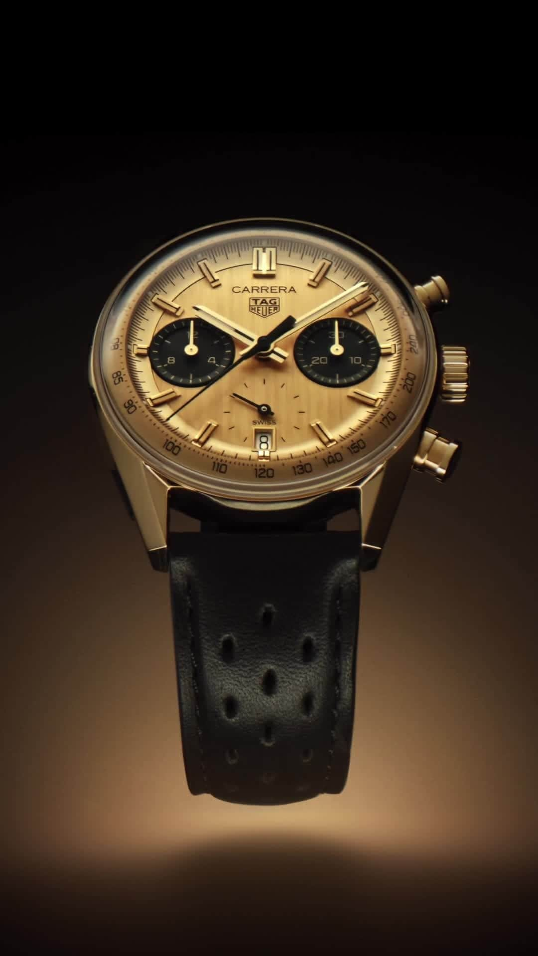 タグ・ホイヤーのインスタグラム：「The golden pinnacle of Carrera's 60th-anniversary celebration.⁣ ⁣ Unveiling the TAG Heuer Carrera Chronograph which marks the Grand Finale of Carrera's 60th-anniversary celebration. This watch stands as a beacon of achievement within its exquisite golden-cased and its groundbreaking Glassbox design - an innovation that breathes life into the 2023 Carrera collection, which encompasses the watch’s overall aesthetics. ⁣ ⁣ #TAGHeuer #TAGHeuerCarrera⁣」