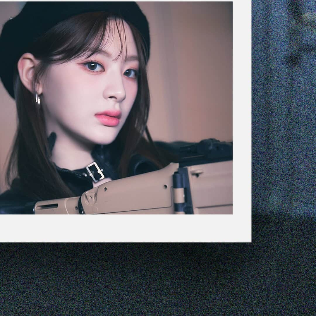 STAYCのインスタグラム：「📸 STAYC(스테이씨) 2024 SEASON’S GREETINGS [Play STAYC Arcade]  Concept Photo GAMER VER. #Seeun #세은  💖 예약 판매 일정 231018 12PM ~ 231031 11:59PM (KST)  #STAYC #스테이씨」