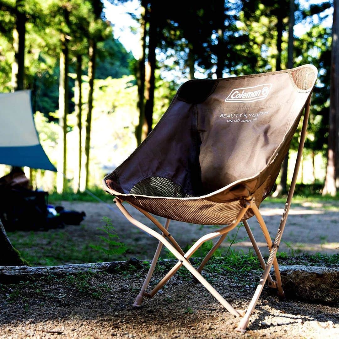 キャンプ情報サイト［ランタン］のインスタグラム：「CAMP SMILE STYLE ／ 座っていても疲れないコールマンのヒーリングチェアで リラックスした休日を過ごす ＼ いろんなキャンパーのキャンプスタイルを現地取材と一般キャンパーからの投稿で数多く掲載してます。 . . 詳しくは @lantern.camp webサイトをご覧ください . . #camp #camping #camplife #outdoor #travel #trip #lantern_smile #キャンプ #キャンプ用品 #アウトドア #テント #自然 #旅行 #キャンプ初心者 #キャンプ好きな人と繋がりたい #アウトドア好きな人と繋がりたい #camper #外遊び #キャンプスタイル #かぶとの森テラス #ファミリーキャンプ #ファミキャン #COLEMAN #コールマン #ヒーリングチェア #DOD #ディーオーディー」