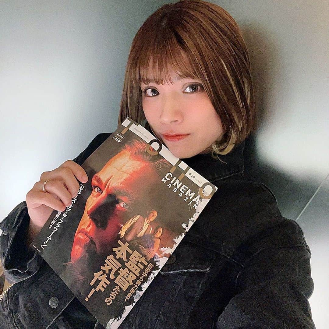 福山あさきさんのインスタグラム写真 - (福山あさきInstagram)「東和ピクチャーズさんから10月20日公開の映画｢キラーズ・オブ・ザ・フラワームーン｣の試写会に招待して頂いてました🍿✨️  ⋆┈┈┈┈┈┈┈┈┈┈┈┈┈ アメリカで起こった奇怪な連続殺人事件。 歴史の闇に埋もれた【真実の話】 実話を元に、真実の愛と残酷な裏切りが交錯するサスペンスとFBI誕生秘話を描く。 レオナルド・ディカプリオとロバート・デ・ニーロが、マーティン・スコセッシ監督の下で長編では初競演を果たしたサスペンス超大作。 ⋆┈┈┈┈┈┈┈┈┈┈┈┈  ダメ男を演じたディカプリオと、怖い男を演じたロバート・デ・ニーロ。2人の演技力がとにかく凄い。ディカプリオのポンコツ加減が優勝してて、呆れを通り越して最後の方は応援して見てた。ロバート・デ・ニーロの底知れない怖さに目が離せなかった。  3時間26分という長い上映時間だったけど、話の展開が気になりすぎて最後まで飽きることなく観れた。最後のアーネストとモリーのシーンが印象的でした。  これはもう一度見たい作品🎥  #PR #映画キラーズ #ディカプリオの怪演を語ろう #映画 #ディカプリオ #movie #六本木 #キラーズオブザフラワームーン」10月18日 18時08分 - fukuyama_asaki