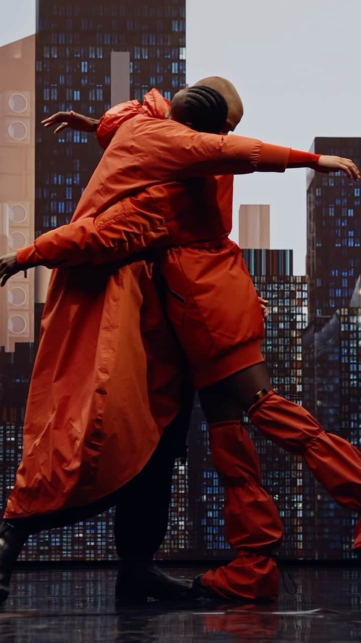 ケイウェイのインスタグラム：「Immerse yourself in a world of tactile volumes, captivating length variations, and intriguing textures. Discover the orange styles Lonw Thermo ShinyTwill and the Rensev 2.1 Amiable Waem Reversible.            #MadeToBeSpecial #KWAY」