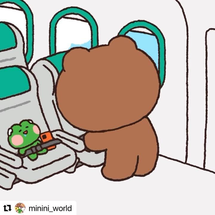 LINE FRIENDSのインスタグラム：「Wondering why jenini melts so much 🐱  #LINEFRIENDS #라인프렌즈 #BROWN #브라운 #mininiworld #미니니 #lenini #레니니 #jenini #제니니 #AirSeoul #에어서울  #Repost @minini_world with @use.repost ・・・ airplane etiquette rules: don't melt 🐾 기내 수칙: 흘러내리지 않기 🐾」