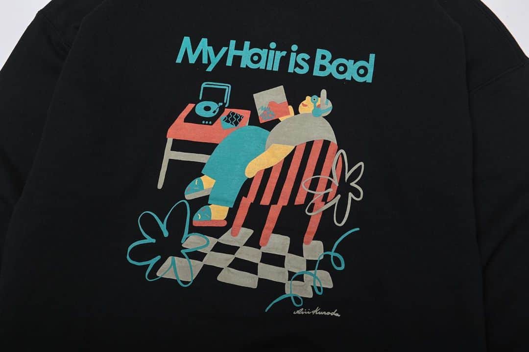My Hair is Badさんのインスタグラム写真 - (My Hair is BadInstagram)「【2023年冬通販⚾️】 10.21(土)12:00～特設通販サイトにて開始！  新グッズ ・roomスウェット (design AIRI KURODA @kurodaairii)  ・ロゴ刺繍ボーダーロングTシャツ  1注文につき商品代金1万円以上ご購入で リストバンド/ミラー/不織布バッグ/ステッカーシート の中からランダムで1点プレゼント！  ★特設通販 https://store.plusmember.jp/myhairisbad/」10月18日 18時13分 - myhairisbad_official