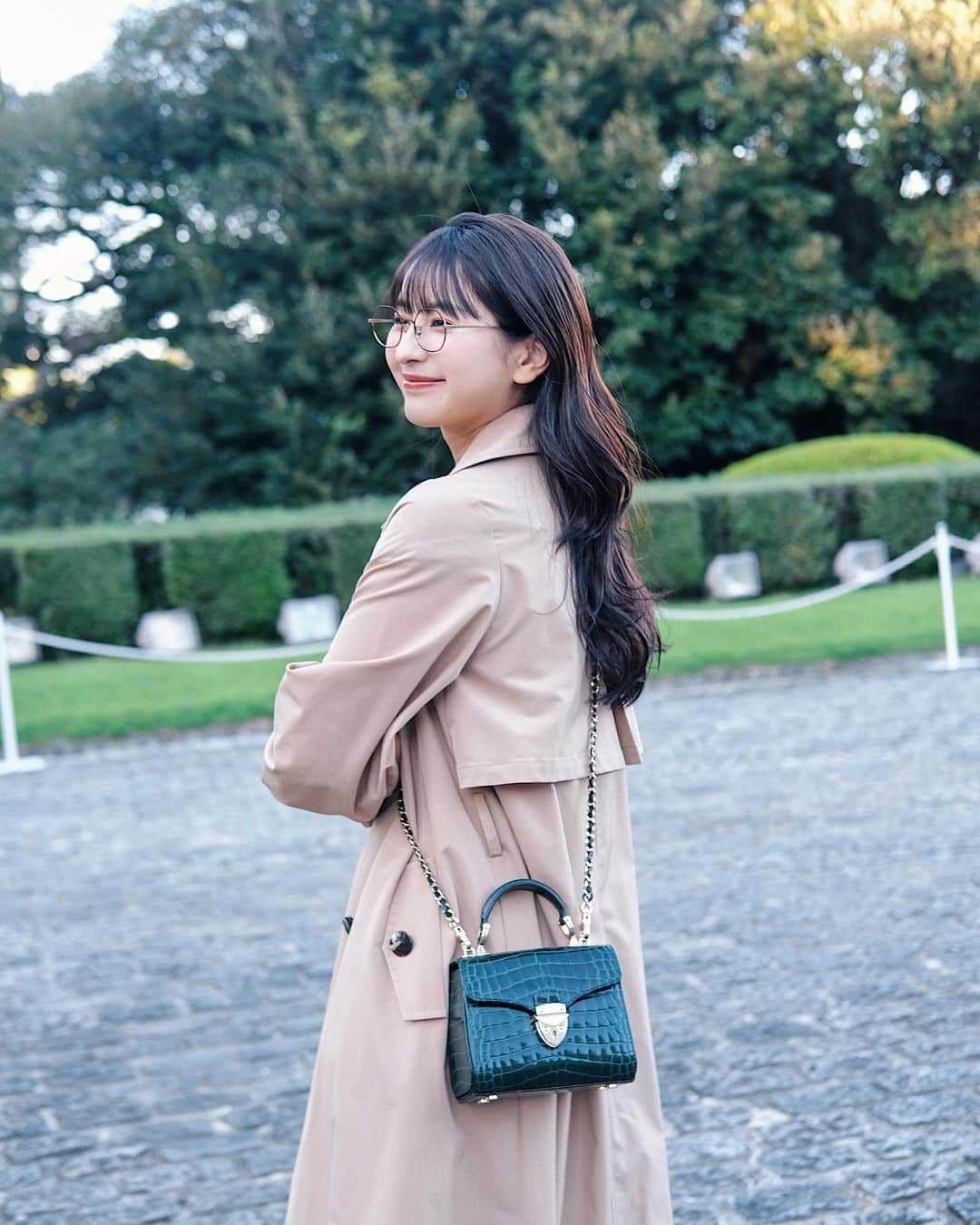 ロンモンロウさんのインスタグラム写真 - (ロンモンロウInstagram)「短い秋がやってきましたね、おそらくもう1ヶ月もすれば寒い冬が来ますので、秋をとても大切にしましょう。今日の秋コーデ🍂どうですか？  👠  @carelparis   👜 @aspinaloflondon」10月18日 18時14分 - ronmonroe_official