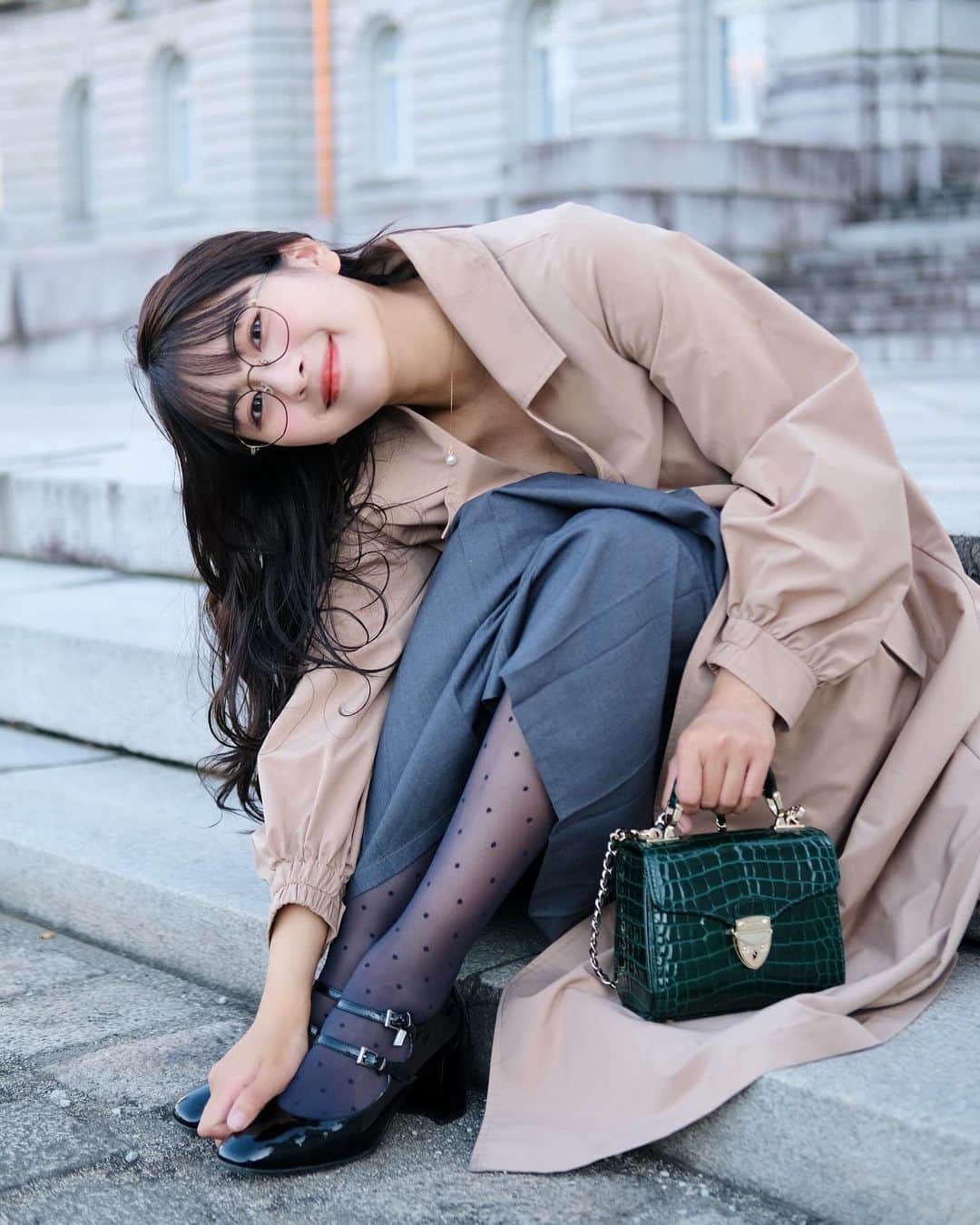 ロンモンロウさんのインスタグラム写真 - (ロンモンロウInstagram)「短い秋がやってきましたね、おそらくもう1ヶ月もすれば寒い冬が来ますので、秋をとても大切にしましょう。今日の秋コーデ🍂どうですか？  👠  @carelparis   👜 @aspinaloflondon」10月18日 18時14分 - ronmonroe_official