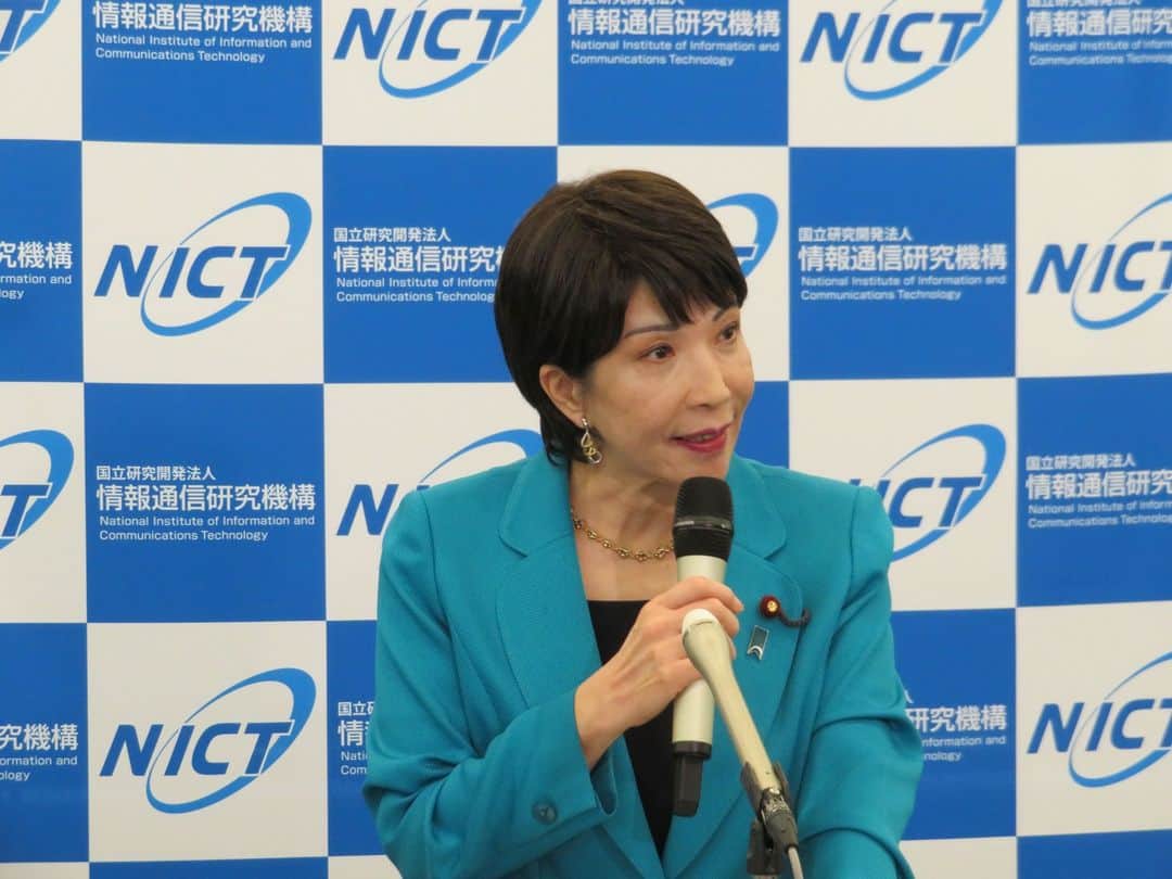 高市早苗のインスタグラム：「10月18日 国立研究開発法人情報通信研究機構（NICT）視察」
