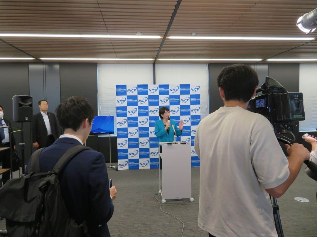 高市早苗のインスタグラム：「10月18日 国立研究開発法人情報通信研究機構（NICT）視察」
