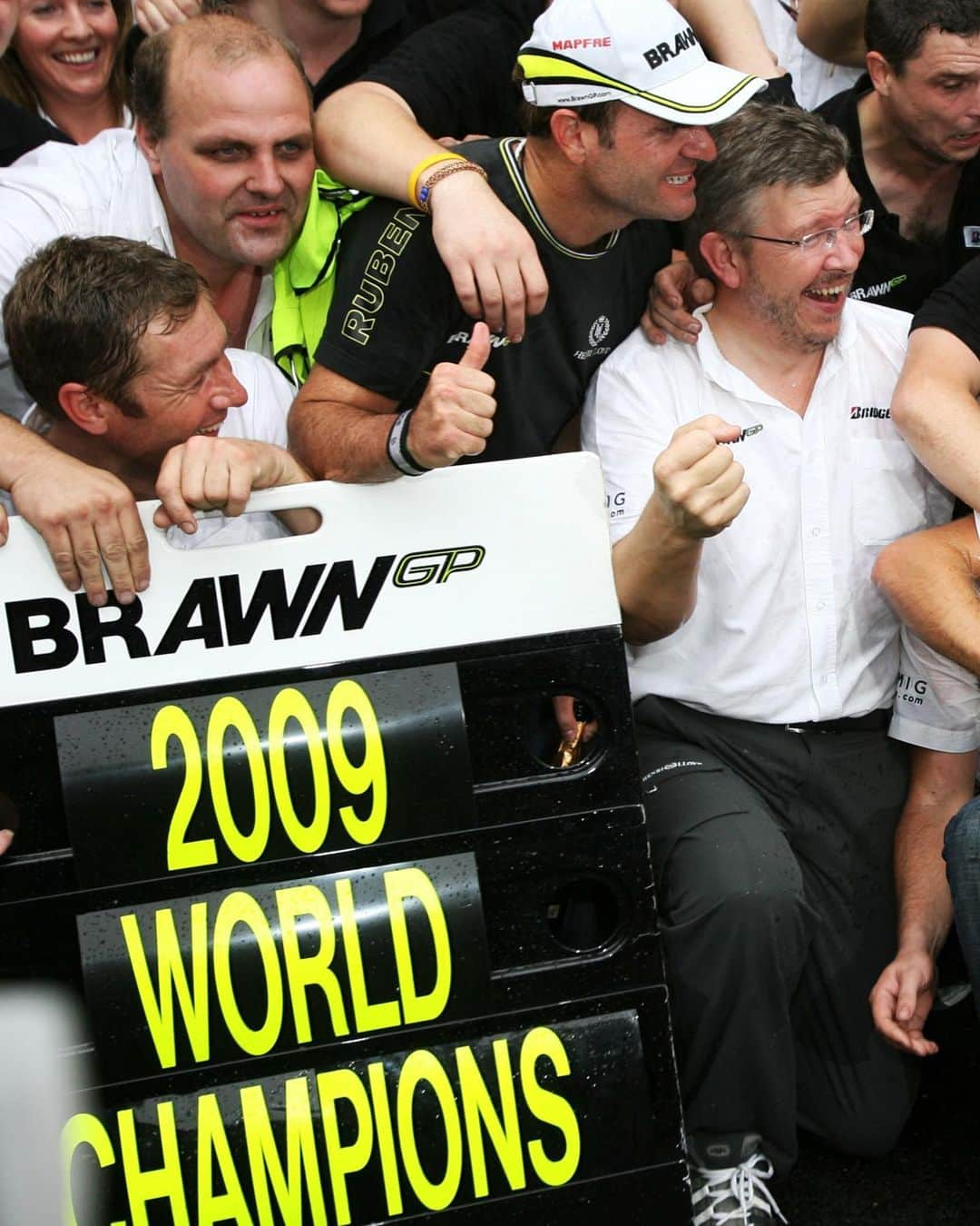 ジェンソン・バトンさんのインスタグラム写真 - (ジェンソン・バトンInstagram)「#OnThisDay 14 years ago, @jensonbutton and BrawnGP became #F1 world champions 🏆  Was this #Formula1’s greatest ever fairytale?   #BrawnGP #BrazilianGP #JensonButton #JB22 #Button #RossBrawn #Motorsport #Autosport」10月18日 18時29分 - jensonbutton