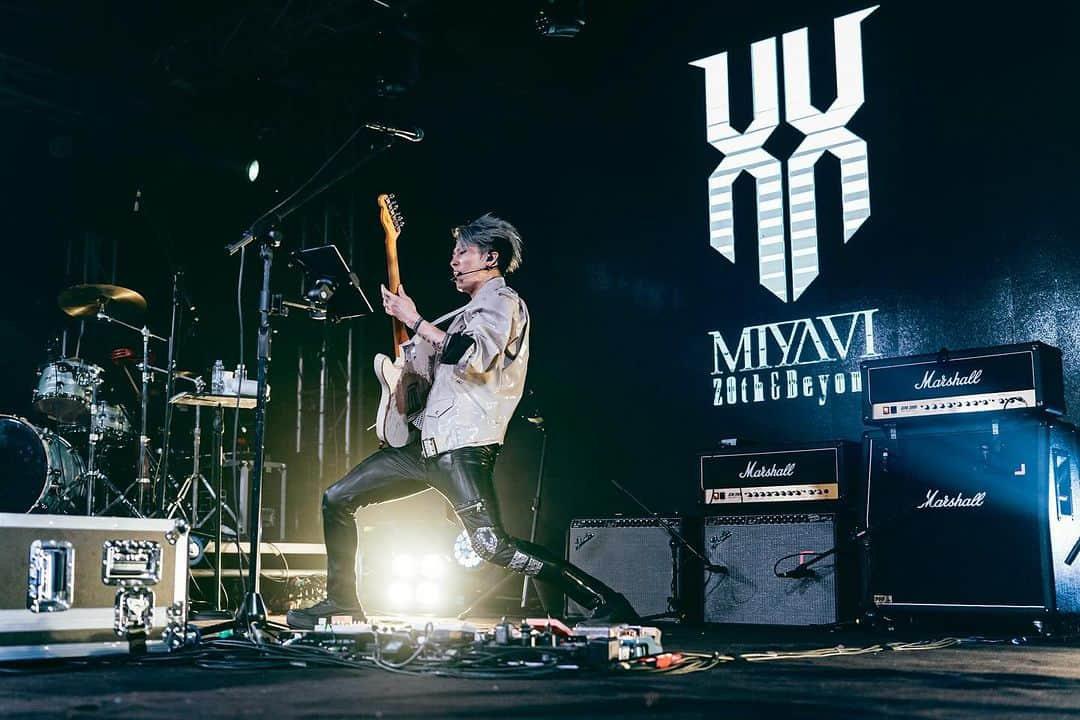 MIYAVI（石原貴雅）のインスタグラム：「Thank you, Chengdu, you were incredible!! 🤩  It was great seeing all of your faces singing and dancing along 🎶 Let’s do it again soon!   TONIGHT: BEJING ⭐️🎸」