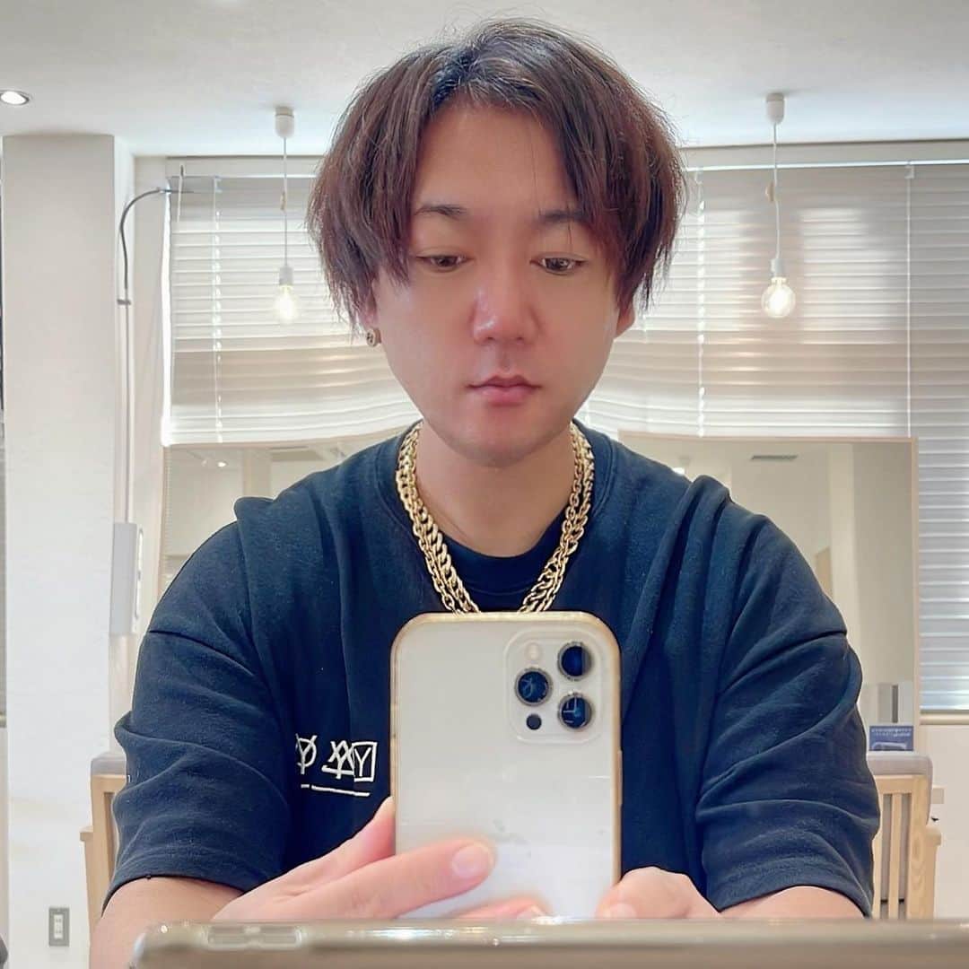 キングケバブ店長さんのインスタグラム写真 - (キングケバブ店長Instagram)「2ヶ月ぶりに髪切ったよ💇‍♂️✨✨✨ 写メはビフォーアフター  #キングケバブ 店長  #ヘアカット」10月18日 18時32分 - kingkebab_tokyo