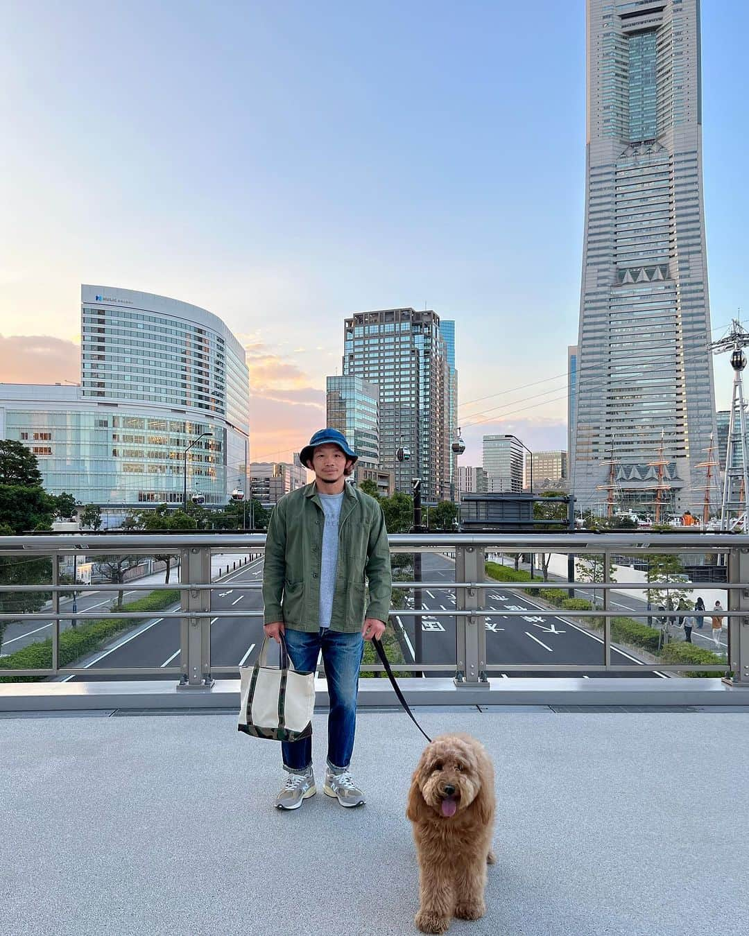 宇野薫さんのインスタグラム写真 - (宇野薫Instagram)「昨日のKOA散歩🦮🚶‍♀️  #宇野薫のテーマがありすぎコーディネート  #古着 #古着コーデ #お散歩日和 #KOAUNO #KOA #ゴールデンドゥードル  #ゴールデンドゥードゥル」10月18日 18時33分 - caoluno