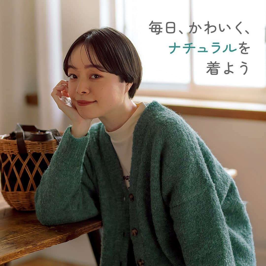Samansa Mos2のインスタグラム：「【3つのアイテムで作る！秋から冬へのスイッチSTYLE】 　  毎日コーデに取り入れたい、 着心地と機能性にこだわったアイテムが出来ました！ なかでもイチオシは、アウター代わりにも使える裏地付きニット。 表情豊かなブークレニットを主役に、3アイテムで作るミックスコーデをご紹介！ 同じアイテムでも色合わせ次第で雰囲気が変わるのでぜひ参考にしてみてください♪ 　  —————————— 　  《店頭入荷済み》  ・【マルチファンクション】 風を通しにくい裏地付きブークレニット No_1610170 ￥7,590(tax incl.) ブルー/キナリ/ピンク/ブラウン  ・【保湿】しっとり袖山タックハイネックTシャツ No_1213078 ￥4,950(tax incl.) オフ/モカ/チャコール  ・【帯電防止】柄アソートスッキリストレートスカート No_1506263 ￥6,930(tax incl.) ブラック/レッド/ベージュ/ブルー 　 ◆その他の着用アイテムの金額等は 　明日公開の特集ページでご確認頂けます。 　  ——————————  【お客様へのお願い】 誠に恐れ入りますが入荷予定商品のお電話での事前お取り置き、お取り寄せは致しかねます。 お客様にはご不便をお掛け致しますが何卒ご理解頂きますようお願い申し上げます。  ※入荷日は店舗により異なる場合が御座います。 予めご了承頂きます様お願い申し上げます。 　　  ▽▽▽▽▽ Question ▽▽▽▽▽ 　 【裏地付きニットで気になるお色は？】 〈投票する〉からお答えください♪ 　 ブルーの方は『はい』 キナリの方は『いいえ』 を押して下さい♪ 　  #samansamos2 #サマンサモスモス #sm2 #SM2 #canshopig #tsuharu #TSUHARUbySamansaMos2 #ツハル #ナチュラル #ブークレニット #裏地付きニット #ニットコーデ」