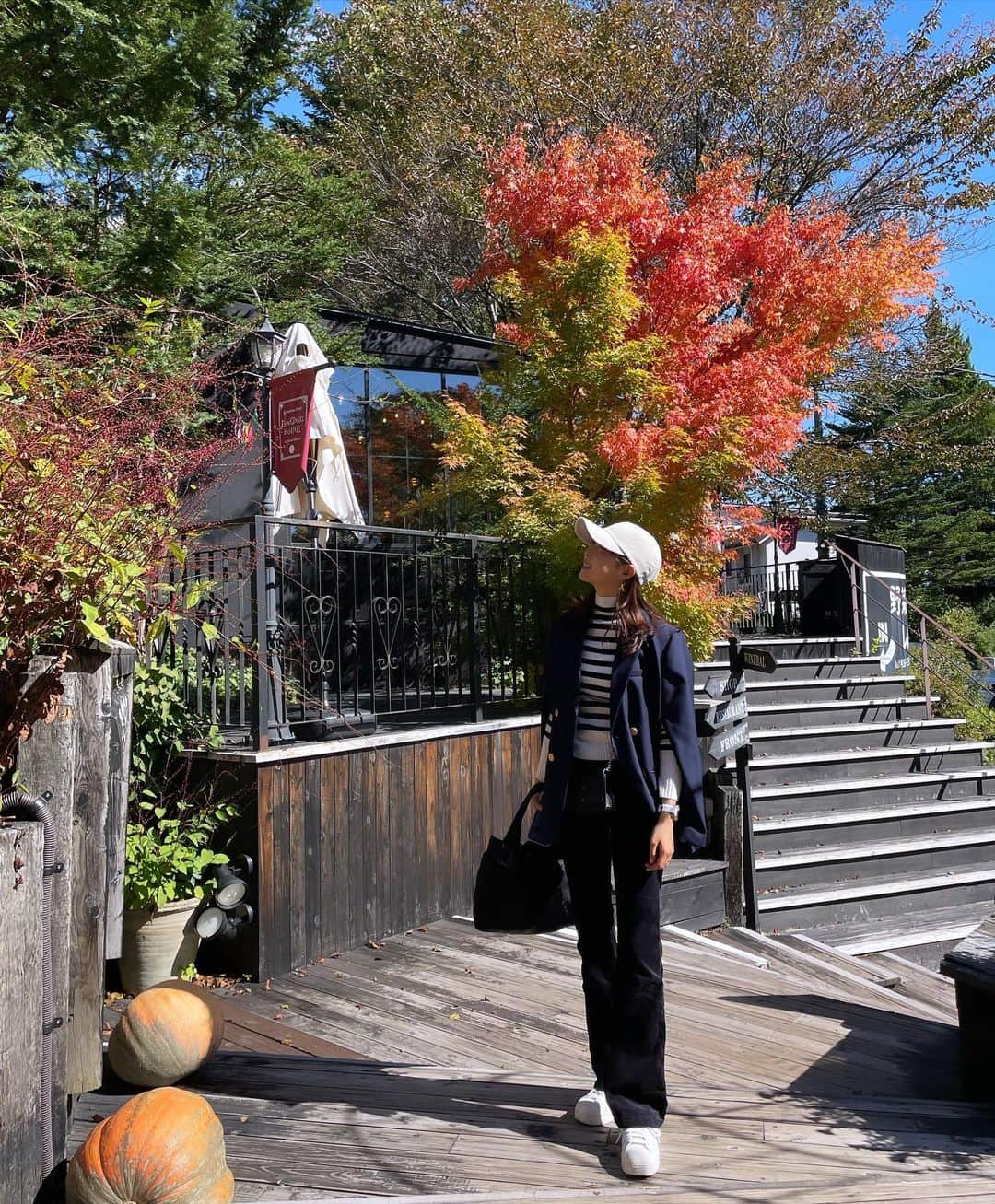 芝彰子のインスタグラム：「🍁  秋がいっぱいだった🍁✨  .  #autumn #autumnvibes🍁 #japan #nagano #japantrip #karuizawa #秋 #軽井沢 #軽井沢旅行」