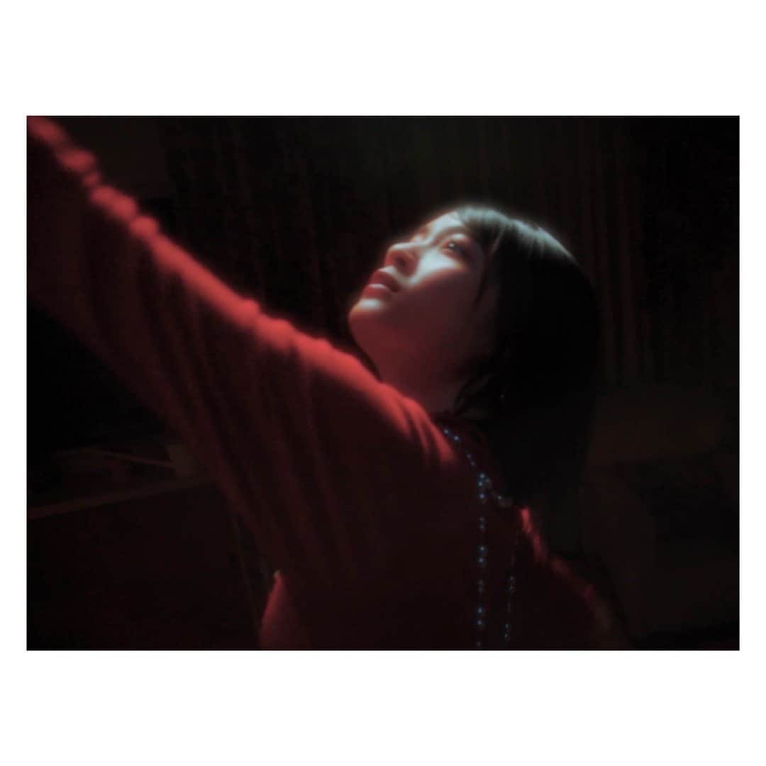 吉田美月喜のインスタグラム：「☽ クボタカイさんの『ふたりぼっち』 MVに出演させていただきました🌹  復縁する女の子のわくわくと不安の気持ち 永遠や運命に裏切られたふたりだから  是非ご覧ください☺️  #PR #クボタカイ さん #ふたりぼっち #MV #吉田美月喜 #yoshidamizuki #yoshida #mizuki」