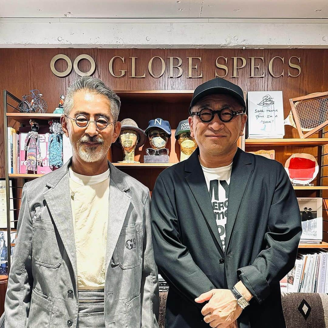 片山正通のインスタグラム：「Lesca の鼈甲柄を買いにGLOBE SPECSへ ！ いつもお世話になってる岡田哲哉代表と記念撮影。 @ GLOBE SPECS 渋谷  Went to GLOBE SPECS to buy Lesca's tortoiseshell patten glasses! A commemorative photo with Mr. Tetsuya Okada, a representative of GLOBE SPECS. @ GLOBE SPECS Shibuya」