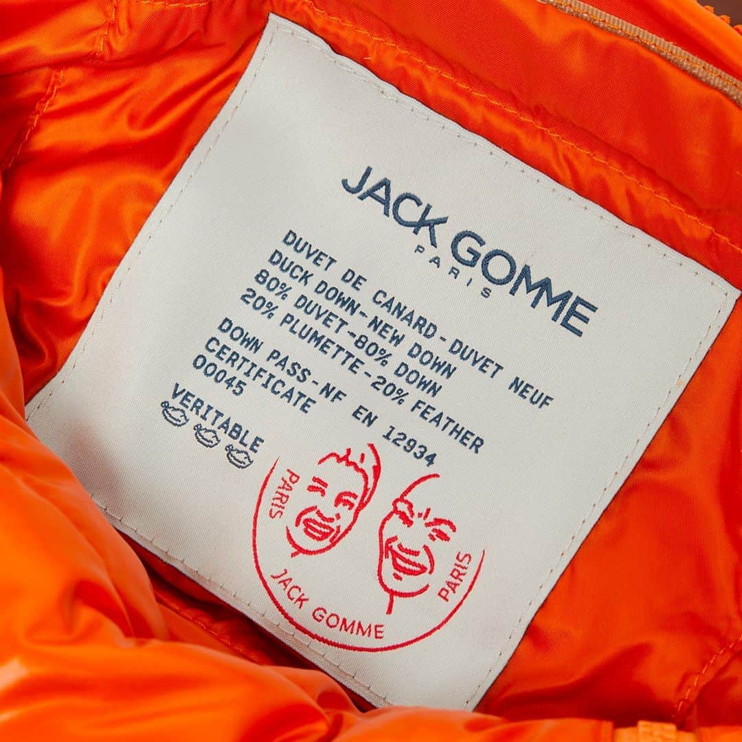 ジャックゴムのインスタグラム：「Pour nous réchauffer cet hiver, quoi de mieux que nos modèles doudounes ? Avec leur duvet de canard et leur effet manchon, vos mains seront bien au chaud.   #JACKGOMME #fallwintercollection #fw23 #bag #madeinfrance #frenchbrand #paris #frenchdesigner #pufferbag」