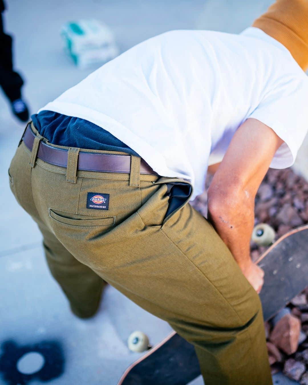 のインスタグラム：「【DICKIES SKATEBOARDING FW23】  @_VincentAlvarez_ & @ZackWallin with the concrete assist for @_ChristianHenry ⚒️  取り扱い情報： ディッキーズ公式オンラインショップ → dickies.jp ディッキーズららぽーと横浜 ディッキーズ大阪梅田HEP FIVE  #DickiesSkate #Dickies #ディッキーズ」