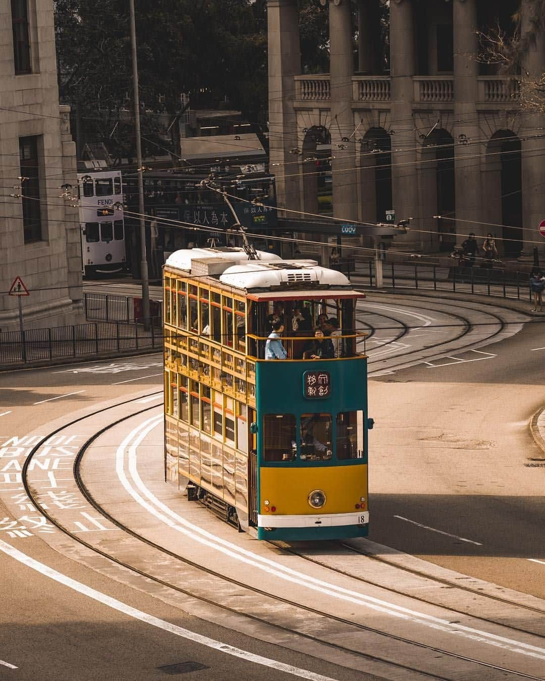 キャセイパシフィック航空さんのインスタグラム写真 - (キャセイパシフィック航空Instagram)「Founded in 1904, the ‘Ding Ding’ 🚋 is older than a lot of buildings it passes through! A commuter’s staple, HK Tramways also holds the Guinness World Records title of the ‘largest double-decker tram fleet in service’ 🏆.  Operating only on Hong Kong Island, the trams are known for their low cost and leisurely pace. If you have the time for it, grab a seat on the upper deck and enjoy Hong Kong in slow motion 🚶🏻!  #cathaypacific #MoveBeyond  香港電車 🚋（「叮叮」）於1904年面世。作為城中最悠久的公共交通工具之一，電車曾榮獲健力士世界紀錄 🏆，成為「最大的服務中的雙層電車車隊」。  叮叮只穿梭於香港島地區。除了價格相宜，慢悠悠的節奏亦成為電車一大特色。如果你有時間，不妨走到上層位置坐下，盡情「慢」遊香港 🚶🏻！  #國泰航空 #志在飛躍   📸 @isaacwoo, @mansonyms」10月18日 19時00分 - cathaypacific