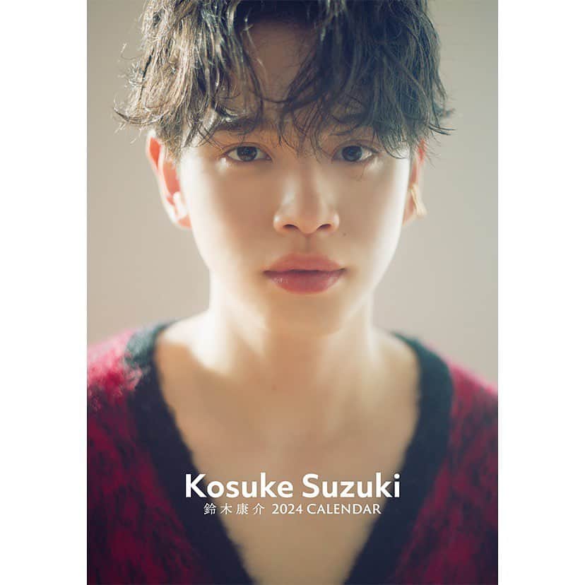 鈴木康介のインスタグラム：「『鈴木康介 2024 CALENDAR』 この度、表紙カットが解禁されました。 『月と太陽』をテーマに、ナチュラルな普段の僕を見ることができる、そんな素敵なカレンダーになっていると思います。  また 11 月 19 日(日)には東京・ HMV&BOOKS SHIBUYA にて、カレンダー発売記念イベントを開催いたします。 皆様とお会いできること楽しみにしてます！ #鈴木康介」