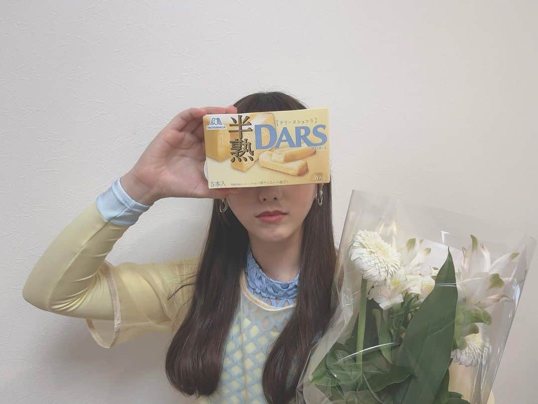 与田祐希さんのインスタグラム写真 - (与田祐希Instagram)「新CM放映中です！ 新商品も美味しかったです🍫🤍 #DARS #ミルクのしわざ」10月18日 19時00分 - yodayuuki_oimo