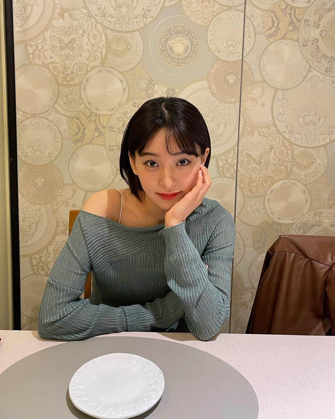 新田桃子のインスタグラム：「wanna have dinner with me? 💐」