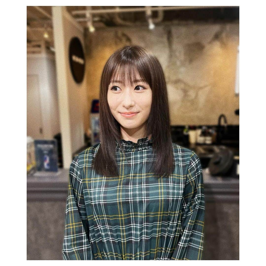 唯月ふうかのインスタグラム：「New hair🎀  少し青を入れて頂き、秋冬仕様に♪ 久々に寒色にして、グレージュカラーになりました🩶💙 毛先を光に当てると、凄くグレーで可愛くて何回も見ちゃいます🤭笑 初めての髪色って、テンション上がりますね( ˊᵕˋ )   #hair  #haircolor  #greige   #ブリーチなし  #newhair   #グレージュ  #寒色系カラー   #唯月ふうか」