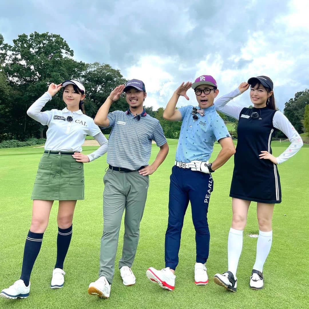 高橋としみのインスタグラム：「昨日UUUMGOLFに アップされた動画見て頂けましたか？  須藤プロがクロカンさんをレッスン✨✨ こんなにも変わるの？という神レッスン⛳️  そしてこの日私たちの共通点！ なんだと思いますか？  皆さんぜひUUUMGOLFの動画見てください😊  ウェア　@zerohalliburton_jp  #ゴルフ#ゴルフ女子#ゴルフ好きな人と繋がりたい #golf#ゴルフウェア #高橋としみ#uuumgolf #浅見ゴルフ倶楽部」