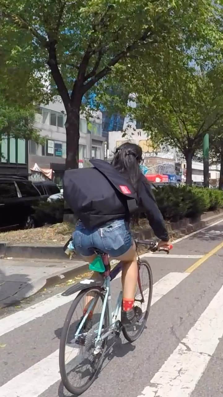 のインスタグラム：「🚲 @carajocaro_  📹 @stayalivestudio」