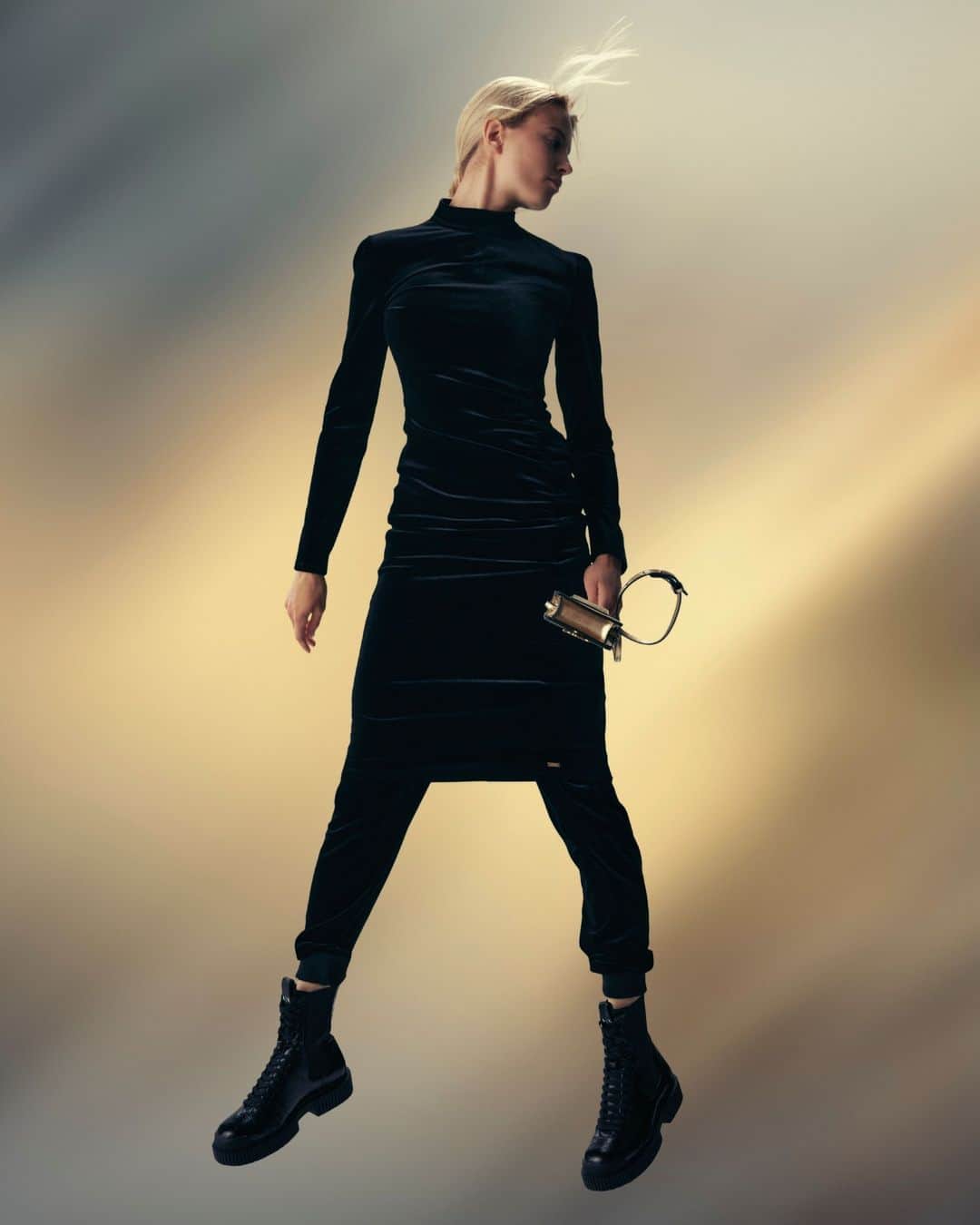 ジョルジオアルマーニのインスタグラム：「Day to night uniform⁣ ⁣ Photo @alygunawan⁣ Stylist @marcgoehring⁣ Model @slavalinda」