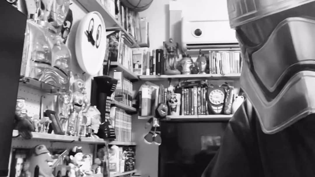 井上三太のインスタグラム：「Live from my studio.」
