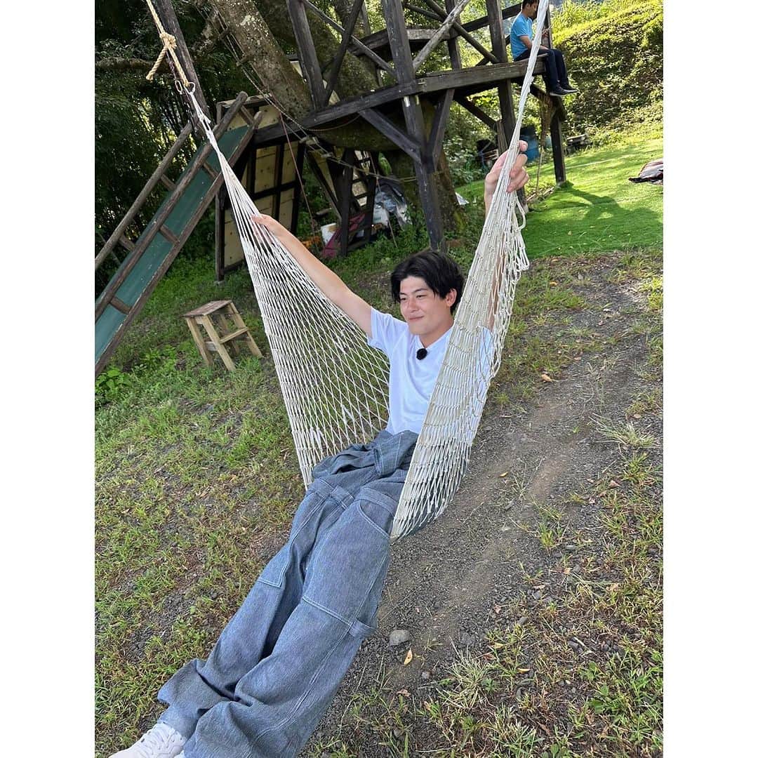 土佐有輝のインスタグラム：「ゆうきの裏垢  みなさん裏垢お久しぶり！ 何あげていいかわかんなすぎるのでもしよかったらこれっ！ っていうの教えて〜💁‍♀️  ちなみに 1枚目　仕事✈️ 2枚目　遊びゴルフ⛳️ 3枚目　友達✌️」