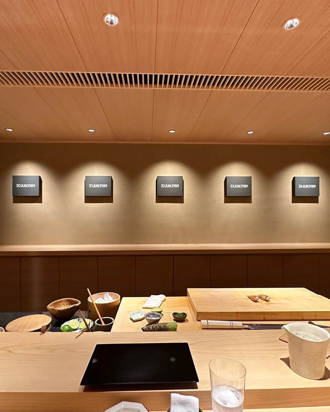 YURIKAさんのインスタグラム写真 - (YURIKAInstagram)「🤫🤍 📍都内某所『鮨NIGIRI』 会員数100名のみという ...