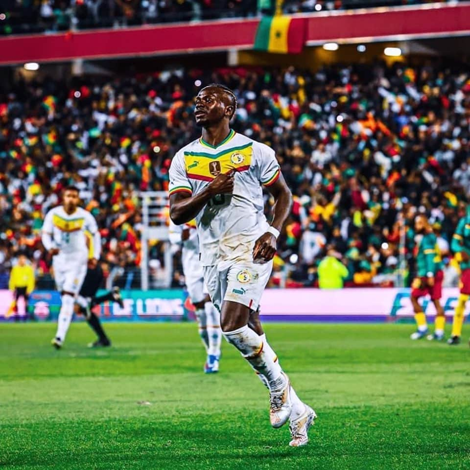 サディオ・マネのインスタグラム：「🇸🇳♥️⚽️」